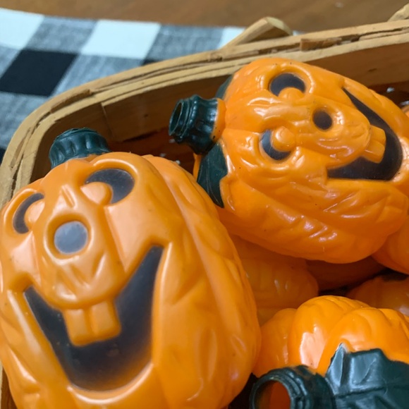 Set of 13 vintage plastic pumpkin light covers. Guc - Picture 3 of 3